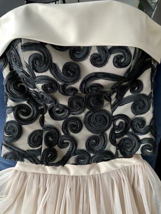 Комплект бюстие и пола пачка. Black november. Само 300 лв !