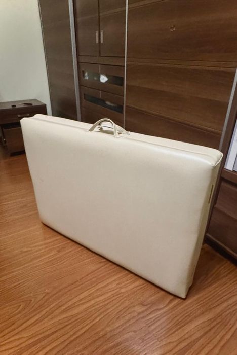 СРОЧНО продам Кушетку