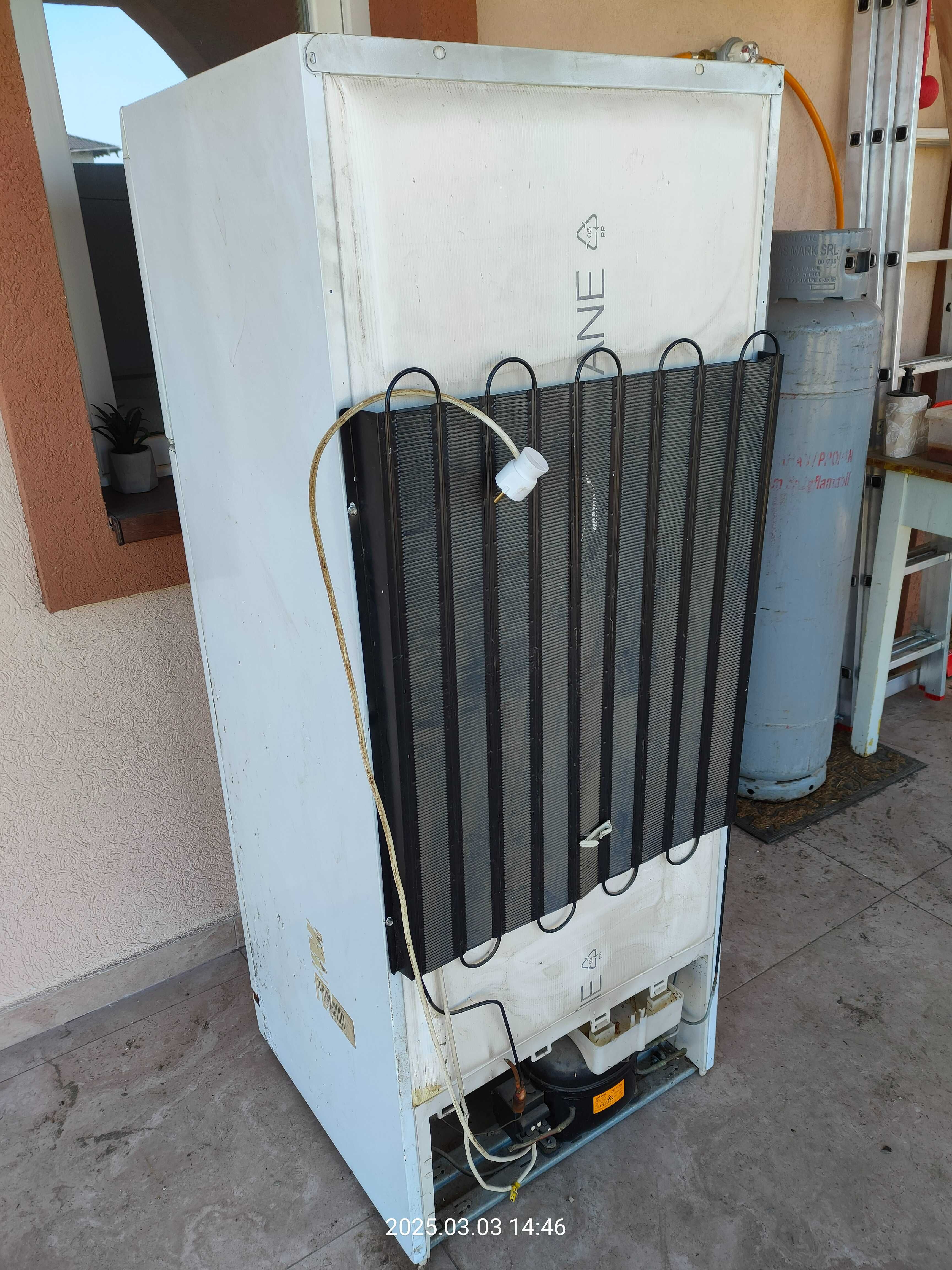 Frigider Indesit TAAN 2 2 usi 259 litri = 199 + 60 litri