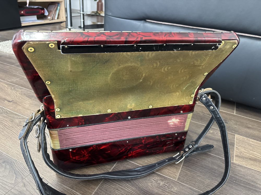 Acordeon Hohner Tango 2 cu 80 de basi potcoava