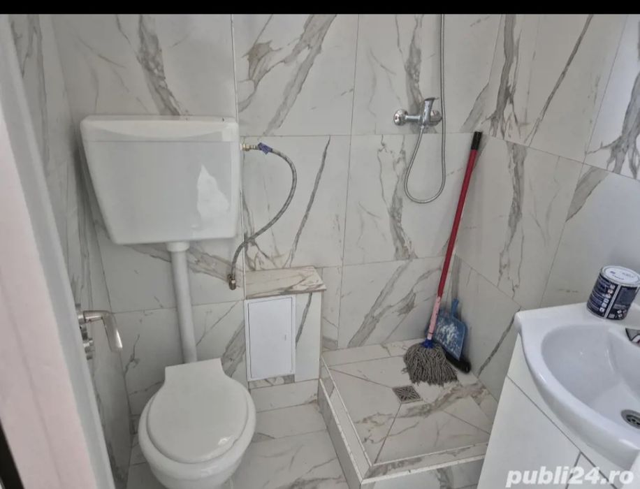 De vânzare garsoniera ...