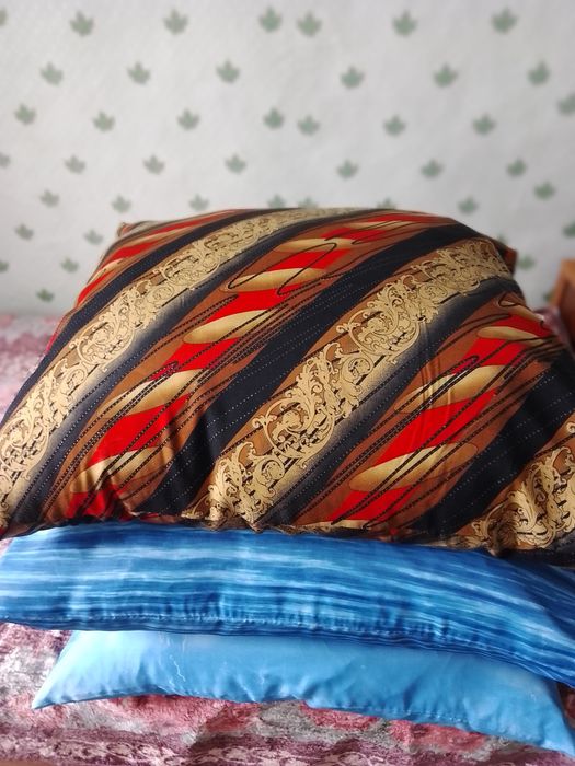 Б/Торга.Подушки пух3шт по-3000тен каждое.Расч/налич.