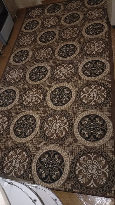 Продаются ковры один 4:120 другой 3.5:1 для кухни 3:1.50