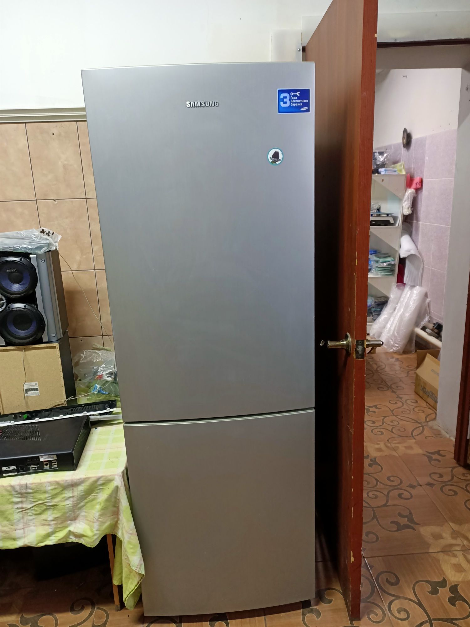 Холодильник Самсунг ,РЕД.