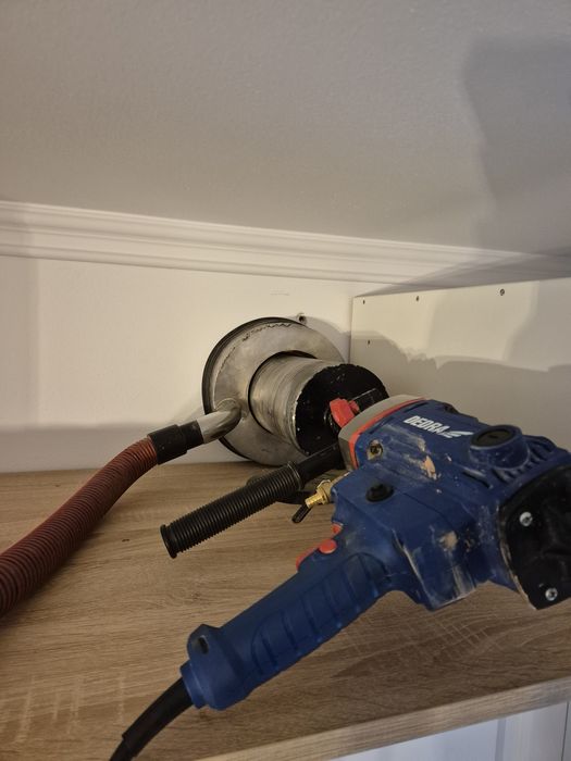 Găuri prin carotare