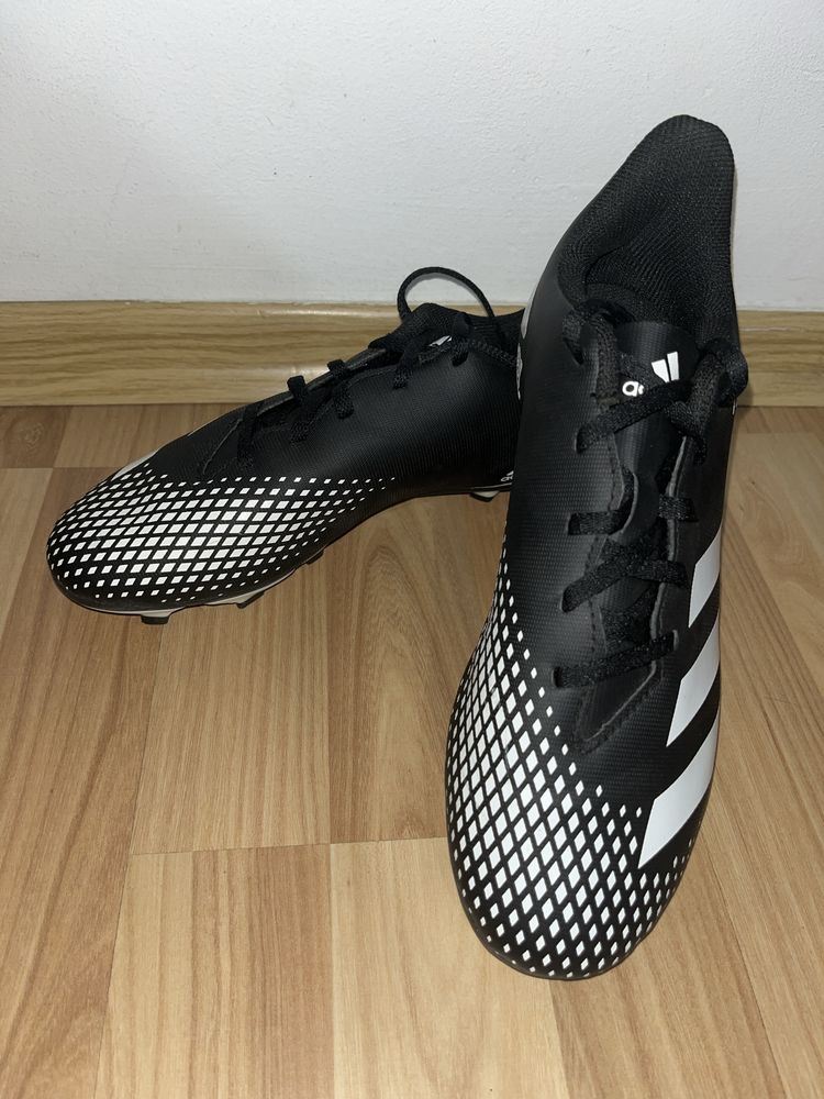 Crampoane Adidas Predator