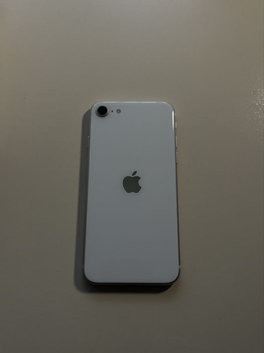 iPhone SE 2022 – 64GB, отлично състояние