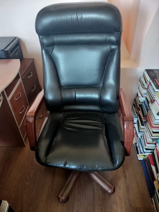 Кресло офисное кожаное