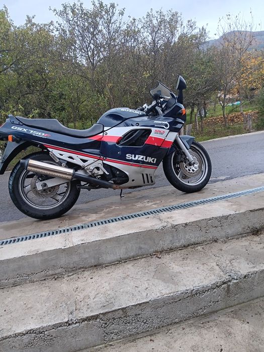 Suzuki GSX 750 Katana
