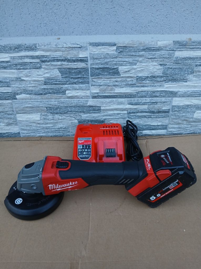 Milwaukee m18, flex pe acumulatori ca nou, acumulator 5.5 Ah
