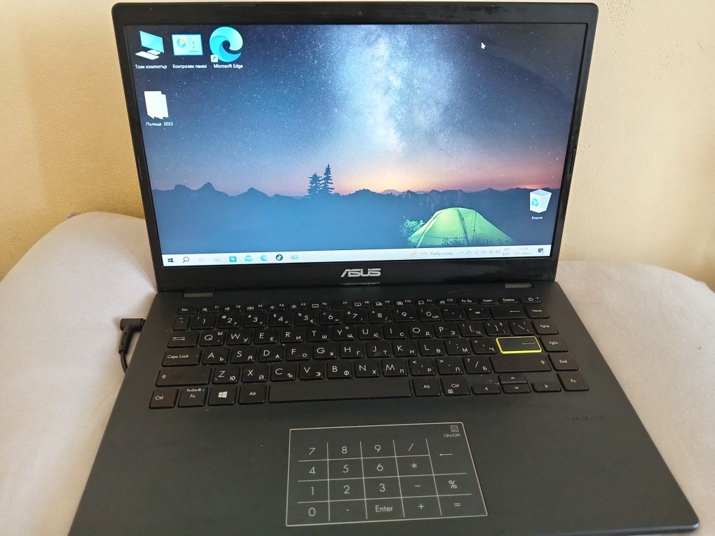 Лаптоп Асус Е410М WINDOWS 11