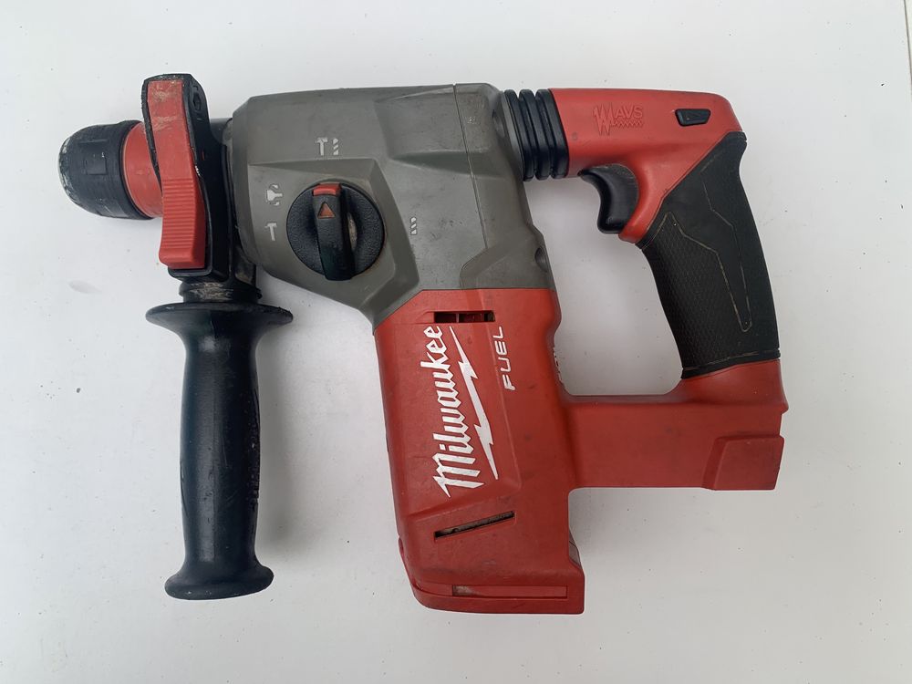 Milwaukee M18 CHX /перфоратор