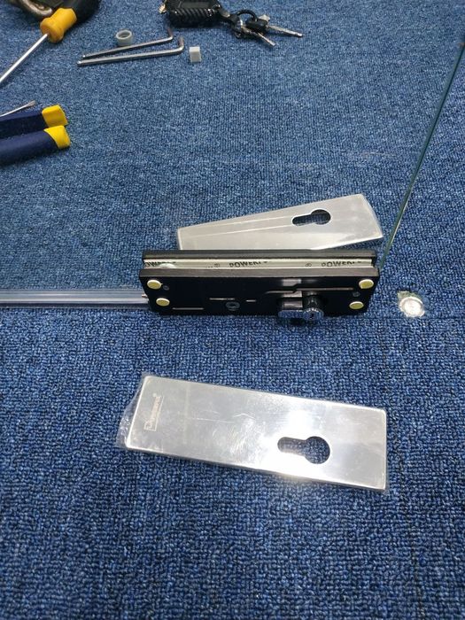 Регулировка стеклянные двери доводчик замок на двери уплотнитель