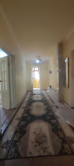 Карши 4-мкр 3 хонали 1-этаж урта катор гиштли полли уй 80 кв катта бал