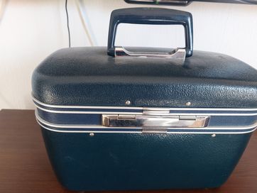 Куфар за гримове с огледало