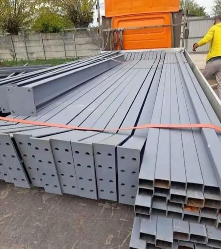 Vând hală metalică 10 m cu 20 m cu 4 m cu montaj  cu plata la