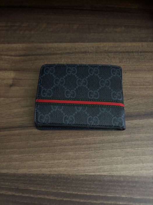 Портфейл Gucci.