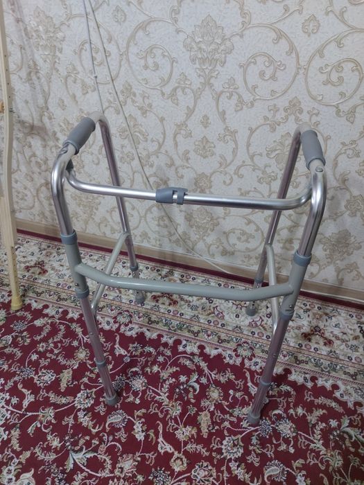 Ходунки и костыли