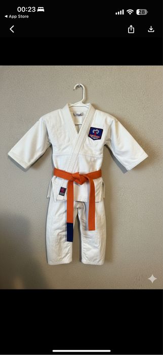 Продам кимоно белое с поясами