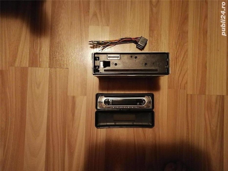 Vând casetofon MP3, LG, fata detasabila, boxe perechi fata/spate Logan