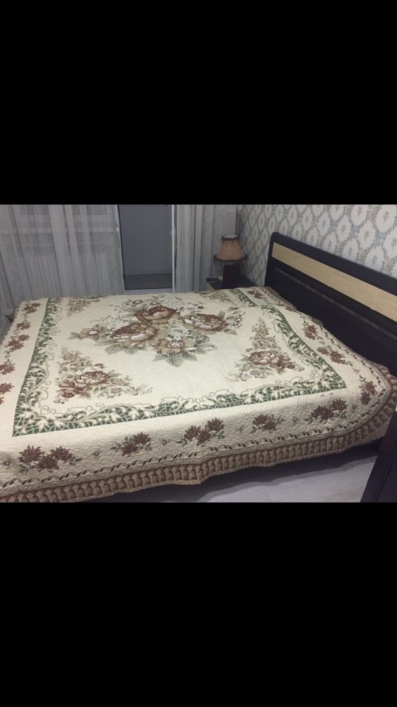 Продам двуспальную кровать с матрасом