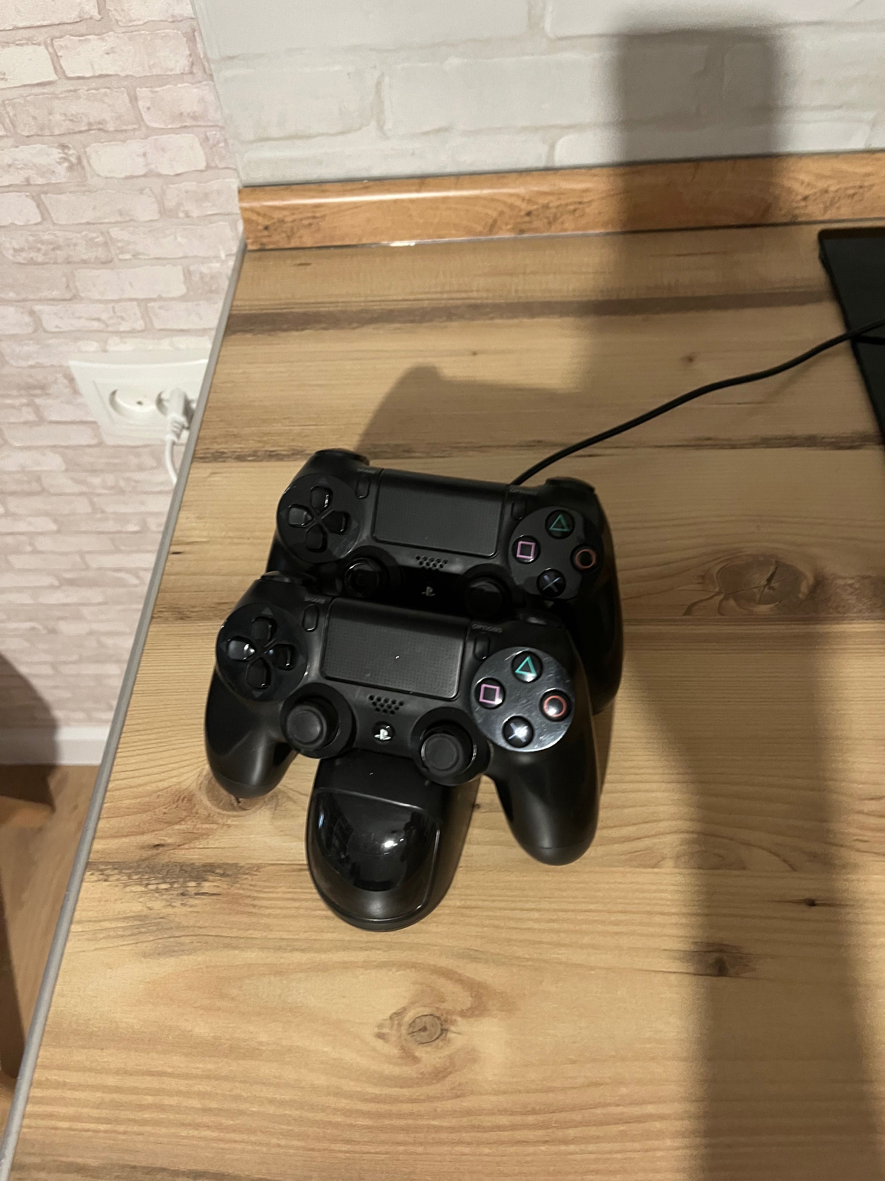 Продаю PlayStation 4