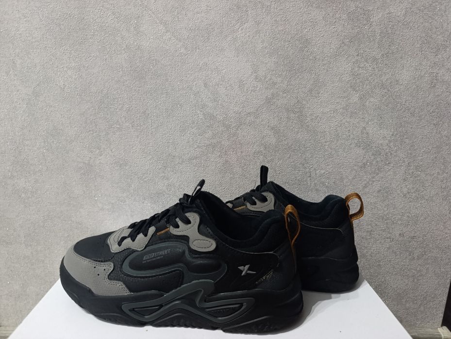 Продаю мужские кроссовки!