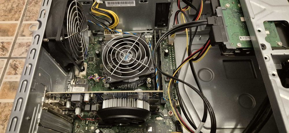 unitate PC Fujitsu Esprimo P420 I5 4690 16GB RAM GT640 HDD250gb