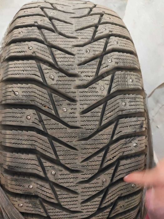 зимние шипованные покрышки б/у