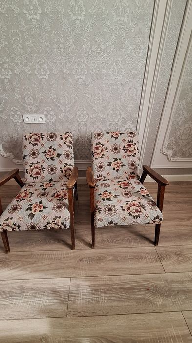 Продаются 2 румынские кресла