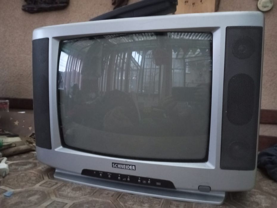 Vând dulăpior cu TV