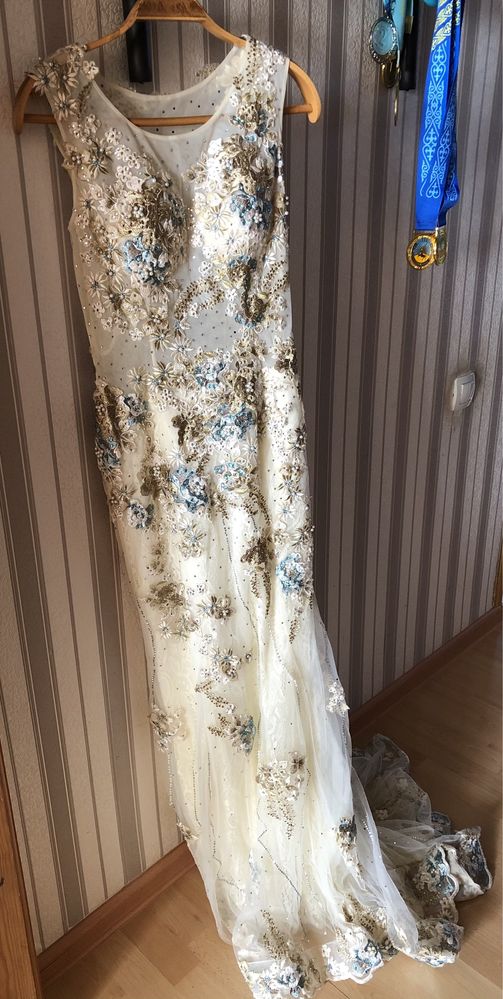 Продам Платье на выпускной/свадьбу