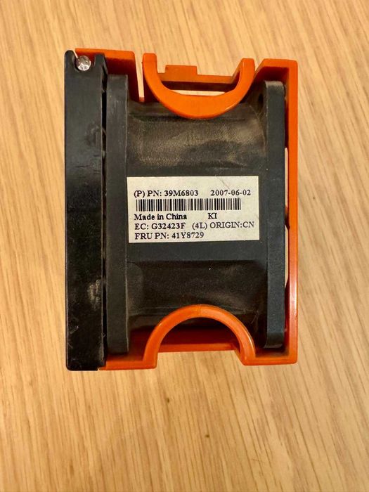 ventilator IBM 39M6803 60 × 60 mm,  tipic pentru servere System x3650