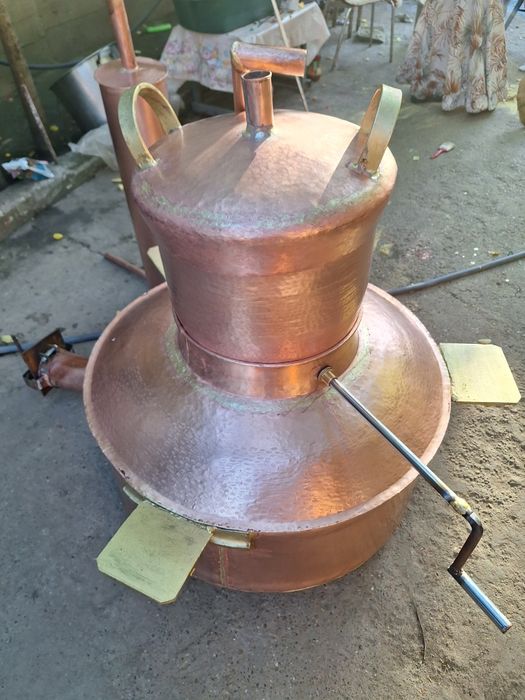 Vând cazan de făcut țuică cu capacitatea de 250litri
