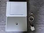 Apple MacBook Air 13 M3 chip 16GB ram 512 SSD