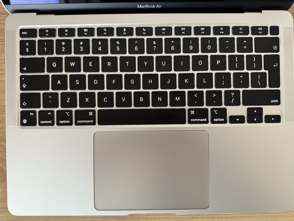 Продавам перфектен Macbook Air M1, 8bg RAM