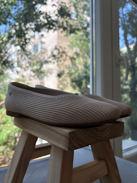 Balerini VIVAIA – Almond  Square-Toe V-Cut – Mărimea 37.5