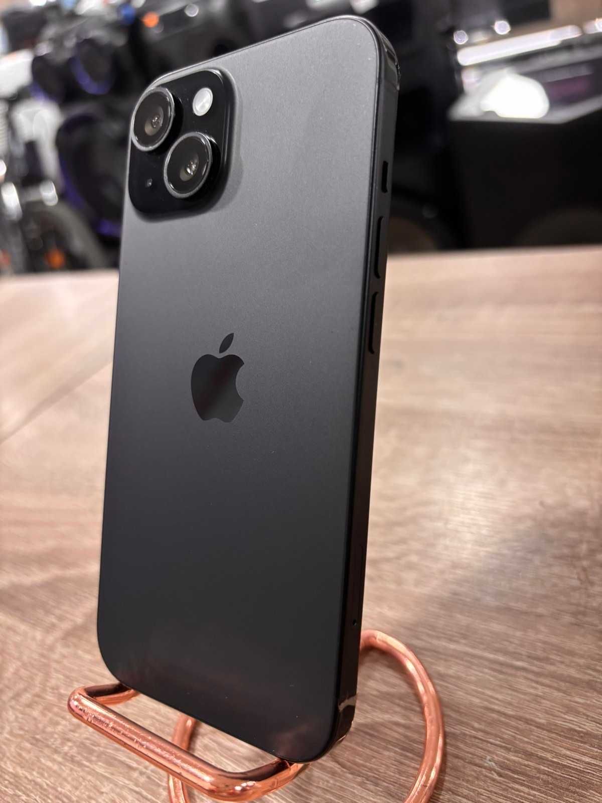 Продавам Мобилен Телефон Iphone 15 128GB Батерия 98% Като Нов