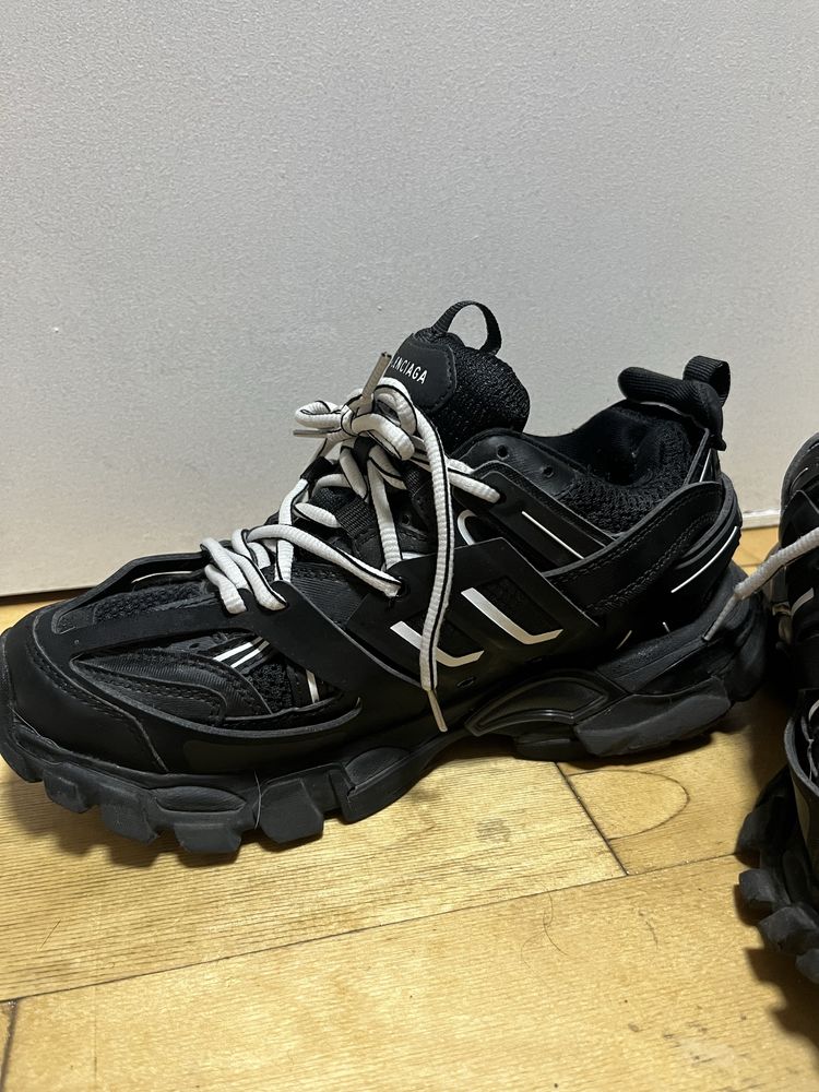 Balenciaga track
