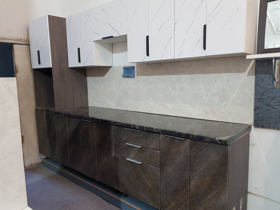 Продам кухню с пеналом 3м.