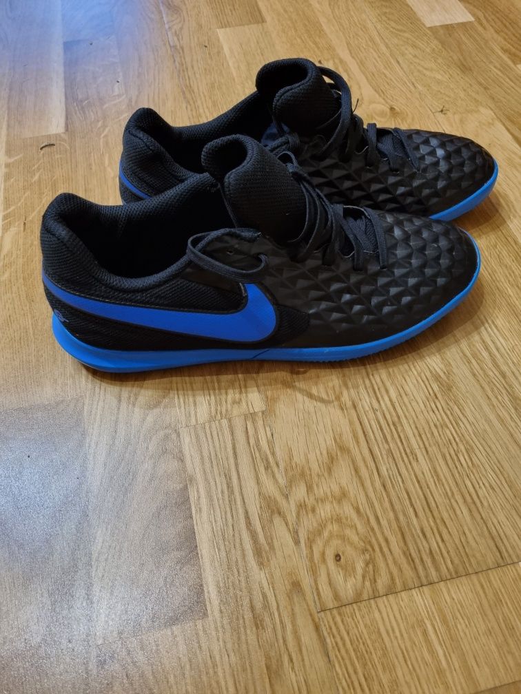 Vand adidasi Nike nr 40 fotbal