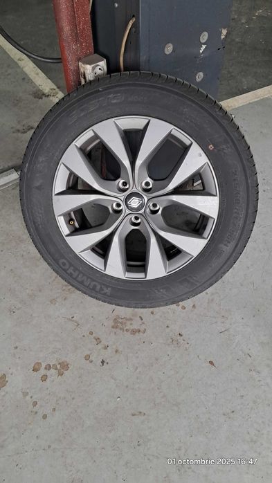 Vand 4 cauciucuri vara Kumho 215/60 R17, 5000 Km, made in Korea.
