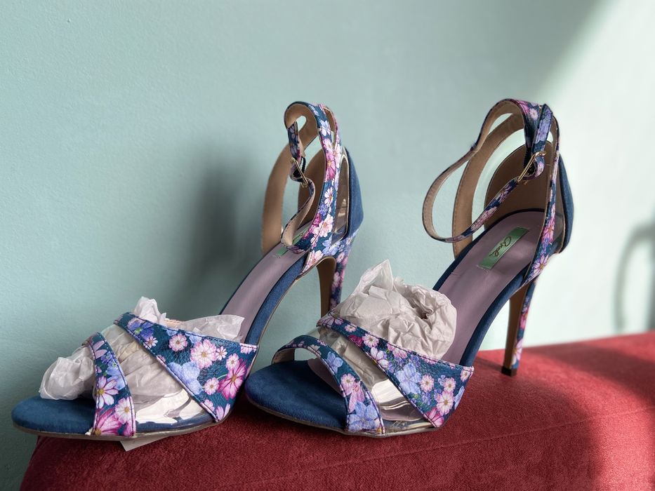 Едем Обувки с Висок Ток Аксел/Edem High Heel Sandals Axel Accessories