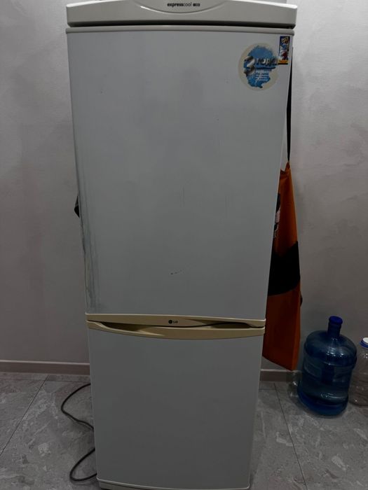 продается холодильник