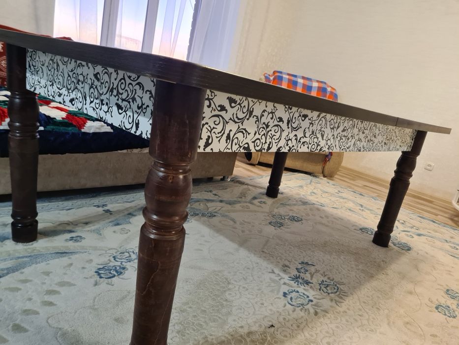 Продается б.у стол со стульями 6 шт, состояние хорошее, цена 55 000