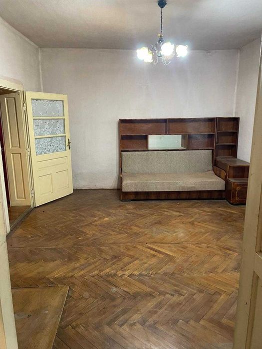 Vand (schimb cu apartament)casa  la Iratosu