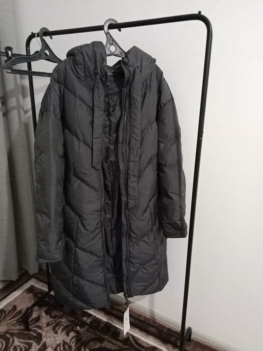Срочно продам женскую зимнюю куртку-пуховик