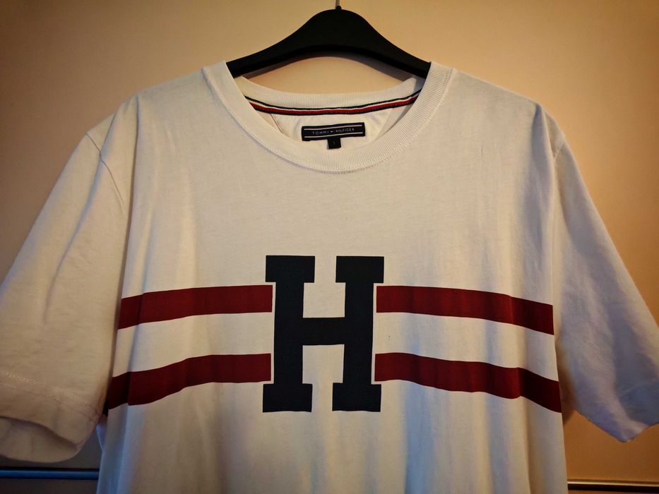 Vând tricou Tomi Hilfiger