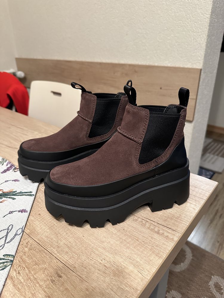 Ghete Ugg, culoarea maro