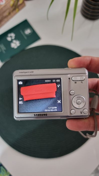 Cam. F.o.t.o. digitală Samsung ES10  ,produs ca NOU ,decorațiuni de se